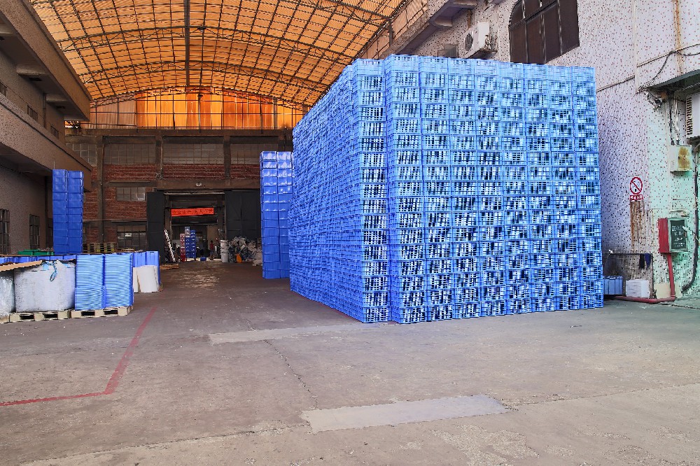  佛山市乔丰塑胶实业有限公司拥有多台先进的大型注塑成型设备，技···